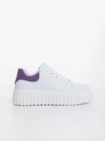 Дамски спортни обувки бяло със лилаво от екологична кожа Yarada