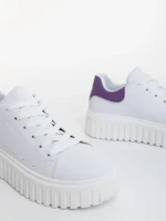 Дамски спортни обувки бяло със лилаво от екологична кожа Yarada