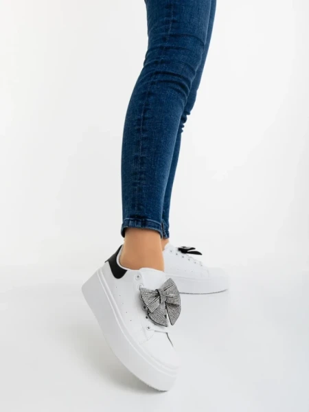 Дамски спортни обувки черни от екологична кожа Zenara