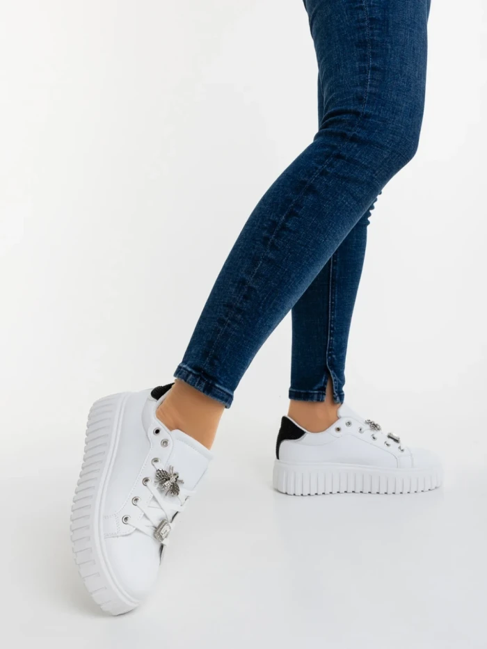 Дамски спортни обувки черни от екологична кожа Captara