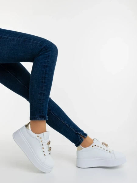 Дамски спортни обувки бели със златисто от екологична кожа Lovely