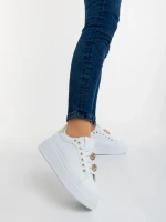 Дамски спортни обувки бели със златисто от екологична кожа Lovely