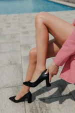 Дамски обувки с ток черни от екологична кожа Pictoria