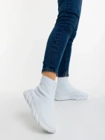 Дамски спортни обувки бели от текстилен материал Razara
