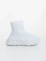 Дамски спортни обувки бели от текстилен материал Razara