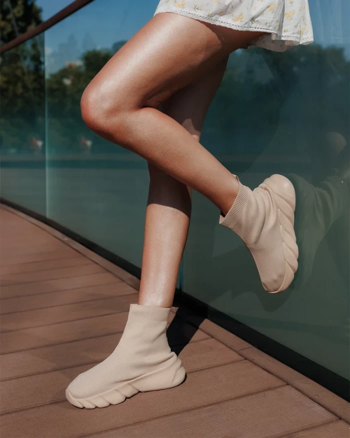 Дамски спортни обувки бежови от текстилен материал Razara