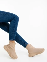 Дамски спортни обувки бежови от текстилен материал Razara