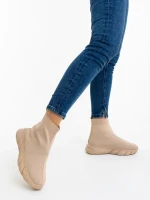 Дамски спортни обувки бежови от текстилен материал Razara