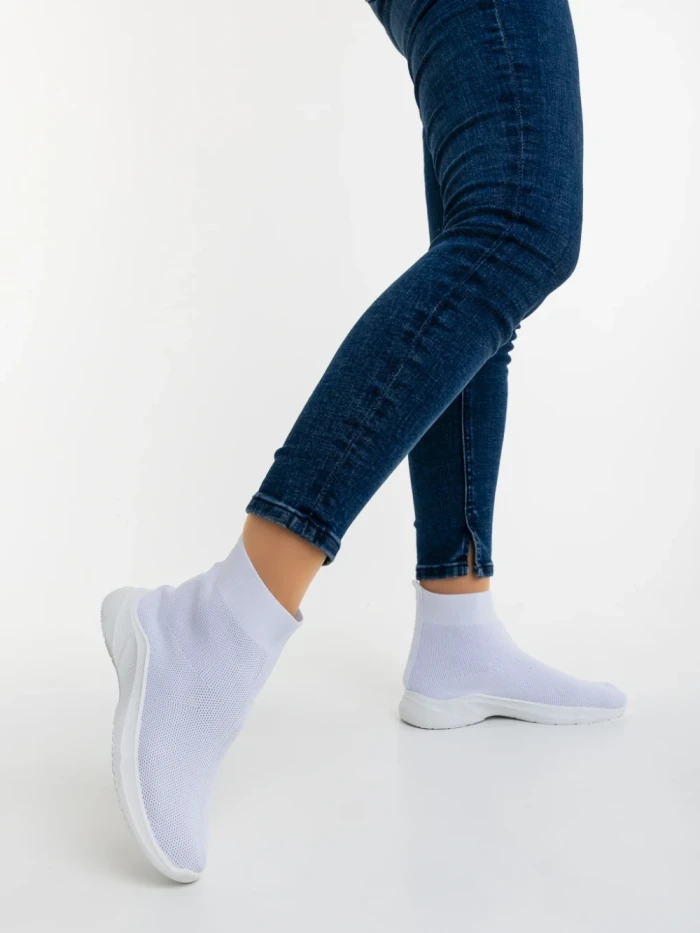 Дамски спортни обувки бели от текстилен материал Demaria