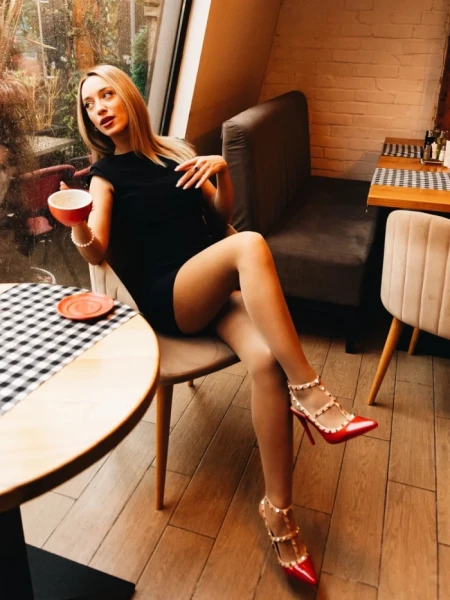 Дамски обувки с ток червени от екологична лачена кожа Delaine