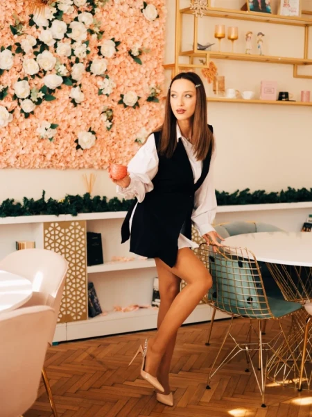 Дамски обувки с ток бежови от екологична лачена кожа Coralina