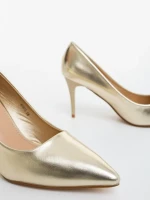 Дамски обувки с ток златисти от екологична лачена кожа Namura