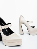 Дамски обувки с ток бежови от текстилен материал Regena