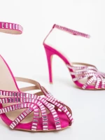Дамски сандали с ток циклама от текстилен материал Atrina