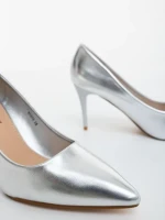Дамски обувки с ток сребристи от екологична лачена кожа Namura