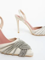 Дамски обувки с ток бежови от текстилен материал Danara