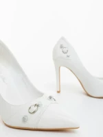 Дамски обувки с ток бели от екологична кожа Vamora