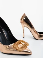 Дамски обувки с ток шампанско от екологична лачена кожа Lusera