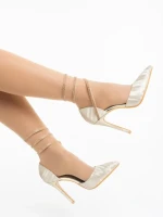 Дамски обувки с ток златисти от текстилен материал Radica