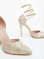 Дамски обувки с ток златисти от текстилен материал Radica