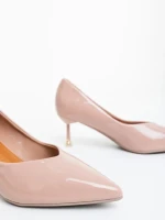Дамски обувки с ток телесен цвят от екологична лачена кожа Caravela