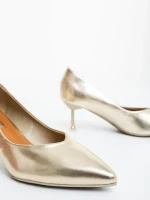 Дамски обувки с ток златисти от екологична лачена кожа Caravela