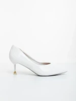 Дамски обувки с ток бели от екологична лачена кожа Caravela