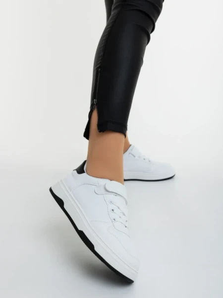 Дамкси спортни обувки бели с черно от екологична кожа Klarisa