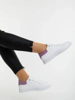 Дамски спортни обувки бели с лилаво от екологична кожа Everia