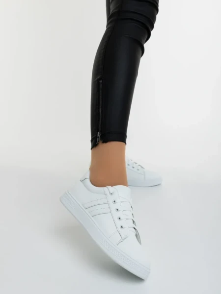 Дамски спортни обувки бели от екологична кожа Mivara