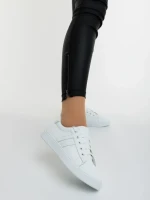 Дамски спортни обувки бели от екологична кожа Mivara