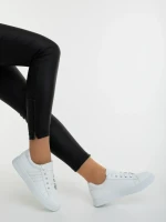 Дамски спортни обувки бели от екологична кожа Mivara