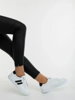 Дамски спортни обувки бели с черно от екологична кожа Mivara