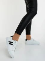 Дамски спортни обувки бели с черно от екологична кожа Mivara