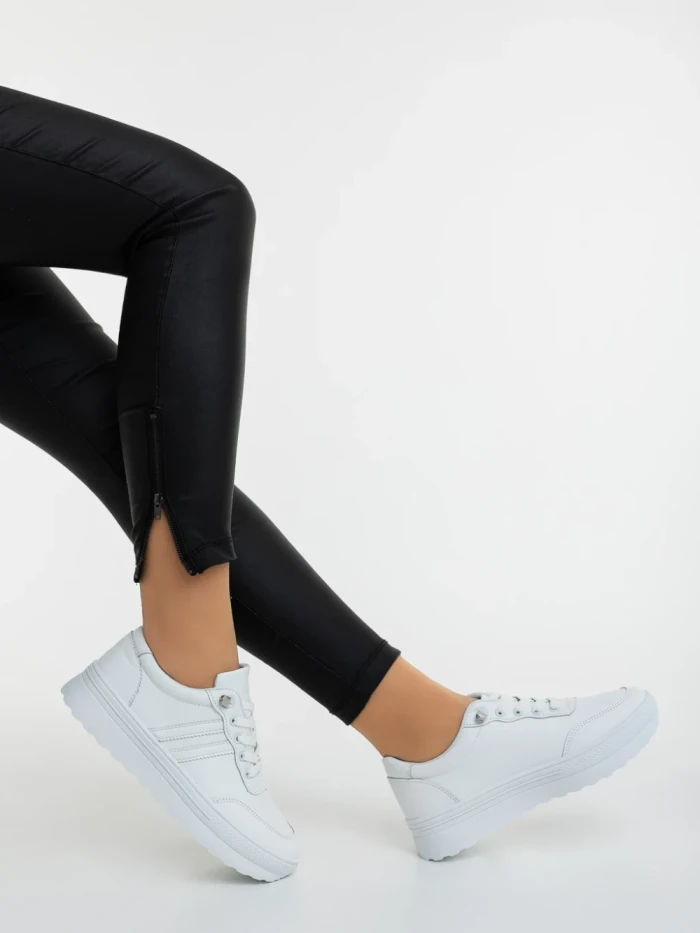 Дамски спортни обувки бели от екологична кожа Anzara