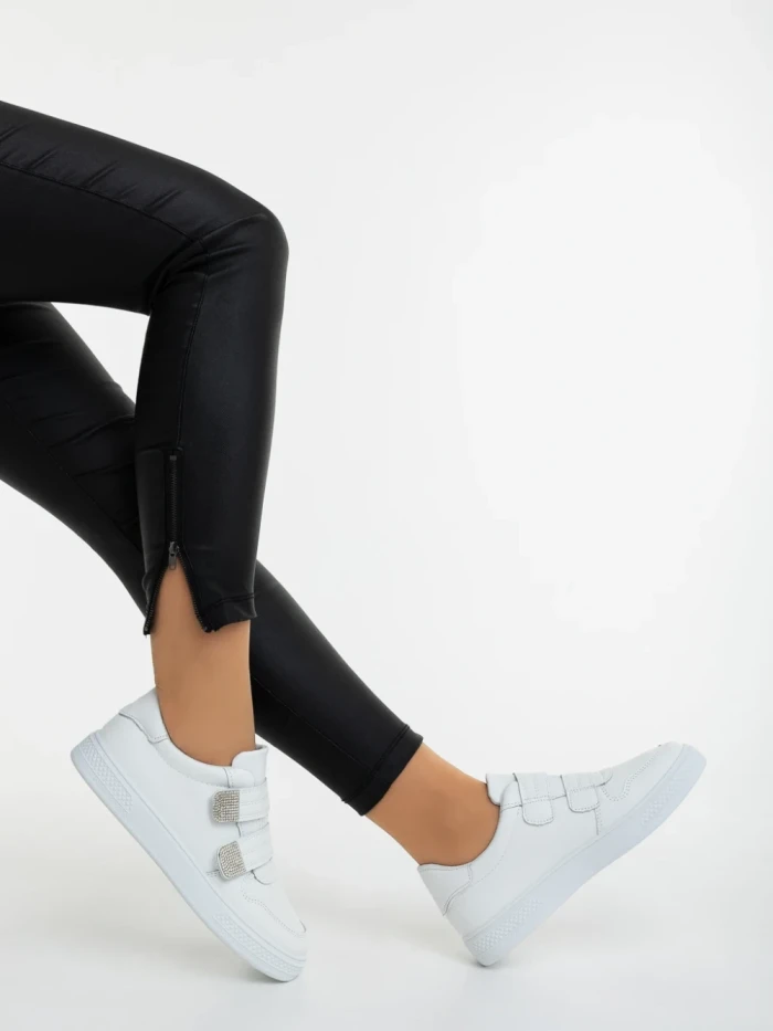 Дамски спортни обувки бели от екологична кожа Mikana