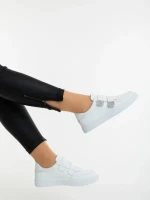 Дамски спортни обувки бели от екологична кожа Mikana