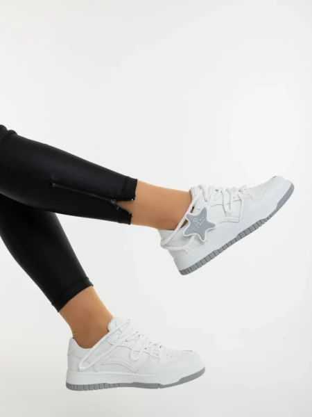 Дамски спортни обувки бели от еколгична кожа Serenza