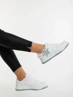 Дамски спортни обувки бели от еколгична кожа Serenza