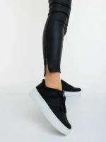 Дамски спортни обувки черно-бели от еколгична кожа Sikara