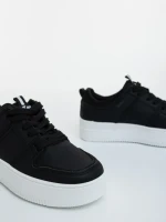 Дамски спортни обувки черно-бели от еколгична кожа Sikara