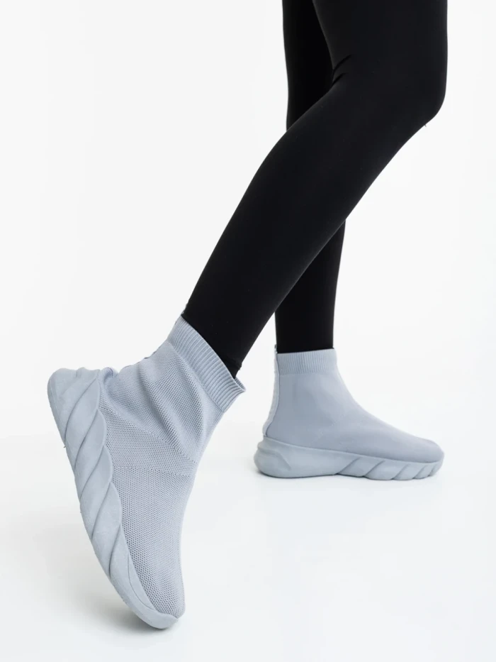 Дамски спортни обувки сиви от текстилен материал Razara