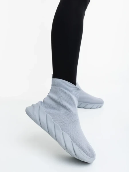 Дамски спортни обувки сиви от текстилен материал Razara