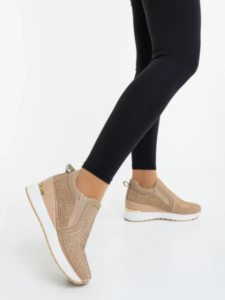 Дамски спортни обувки бежови от текстилен материал Lovara