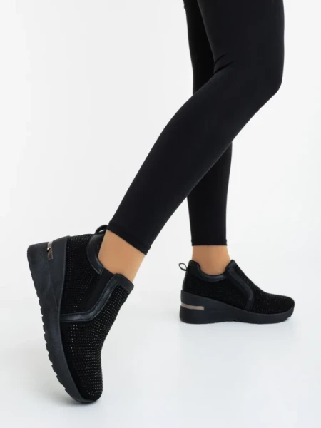 Дамски спортни обувки черни от текстилен материал Lovara