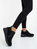 Дамски спортни обувки черни от текстилен материал Lovara