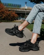 Дамски спортни обувки черни от екологична кожа и текстилен материал Lotiva