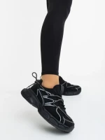 Дамски спортни обувки черни от екологична кожа и текстилен материал Lotiva