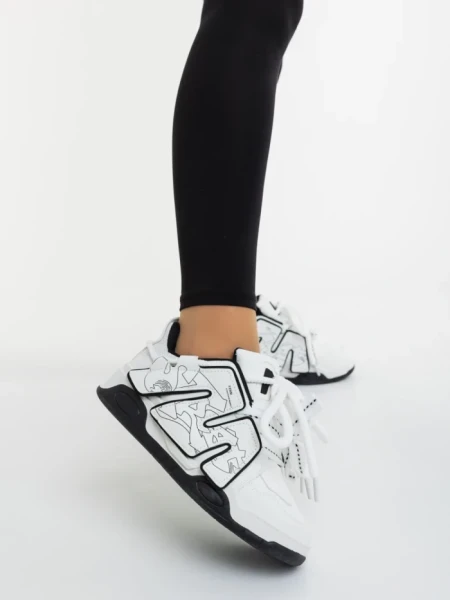 Дамски спортни обувки бели с черно от екологична кожа Osiana