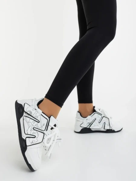 Дамски спортни обувки бели с черно от екологична кожа Osiana